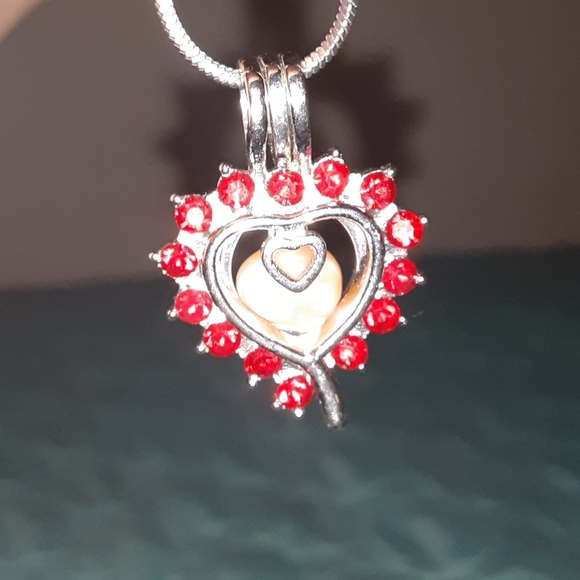 Necklace with a pearl in it. - Picture 2 of 4